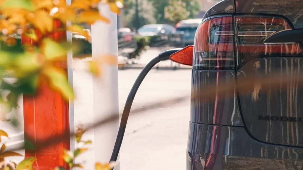 HEMS i smart home: integracja magazynu energii z ładowarką EV