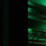 Backup serwerowni i biura: jak zabezpieczyć firmę przed przerwą w dostawie prądu?