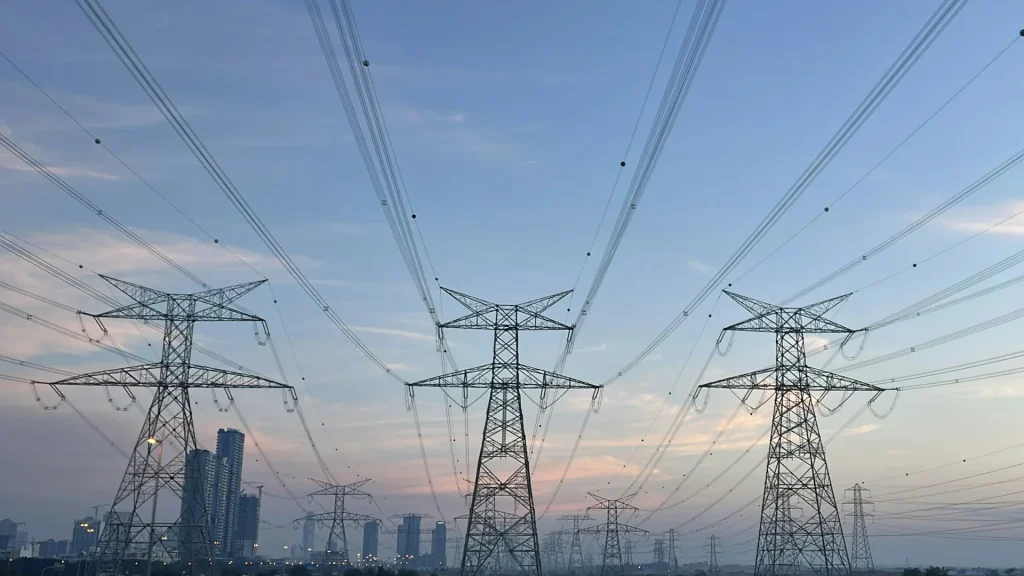 Rok 2025 na rynku energii – od dołków RCEm po nowe taryfy