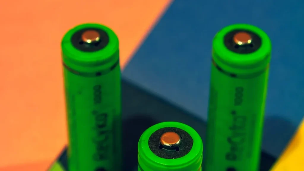 LiFePO4 czy NMC? Porównanie technologii bateryjnych dla prosumenta