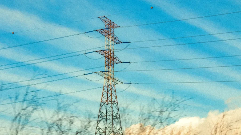 Arbitraż cenowy z magazynem energii: kiedy może obniżyć koszt energii z sieci?
