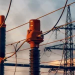 Systemy 48V vs high voltage (HV): profile ryzyka i wymagania projektowe