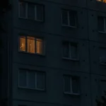 Przerwa w zasilaniu w bloku: jakie urządzenia warto mieć pod ręką?