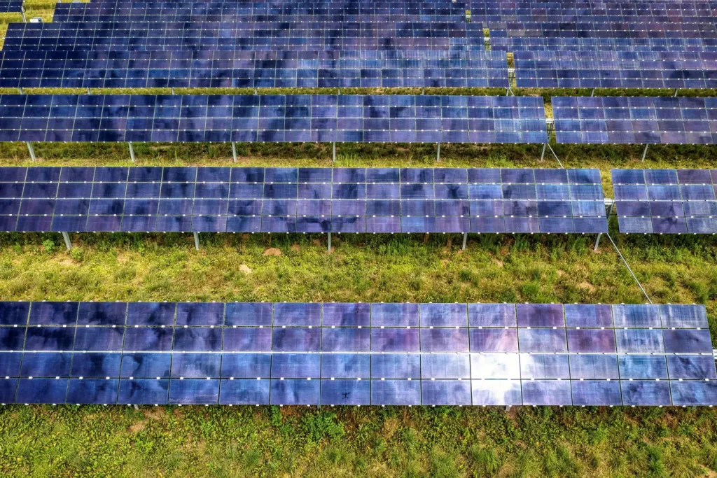 Sezon wysokiej produkcji PV: redysponowanie OZE wraca jako temat dla prosumentów