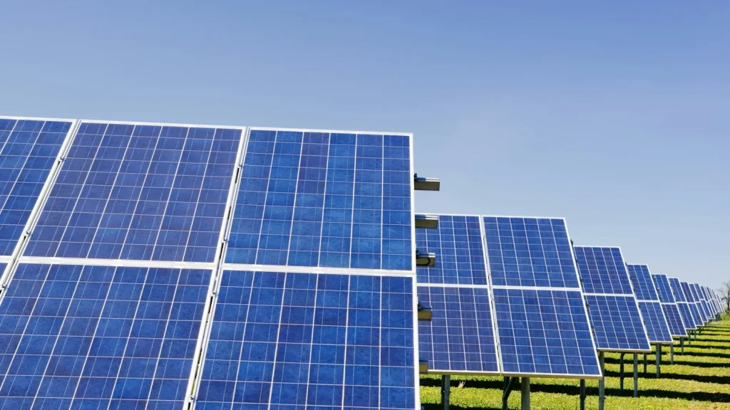EnergyDock - aktualność: Wiosenny szczyt produkcji PV - dlaczego południe bywa bezwartościowe