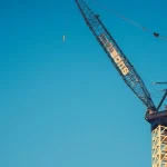 Duże magazyny systemowe w budowie – co to znaczy dla rynku i firm?