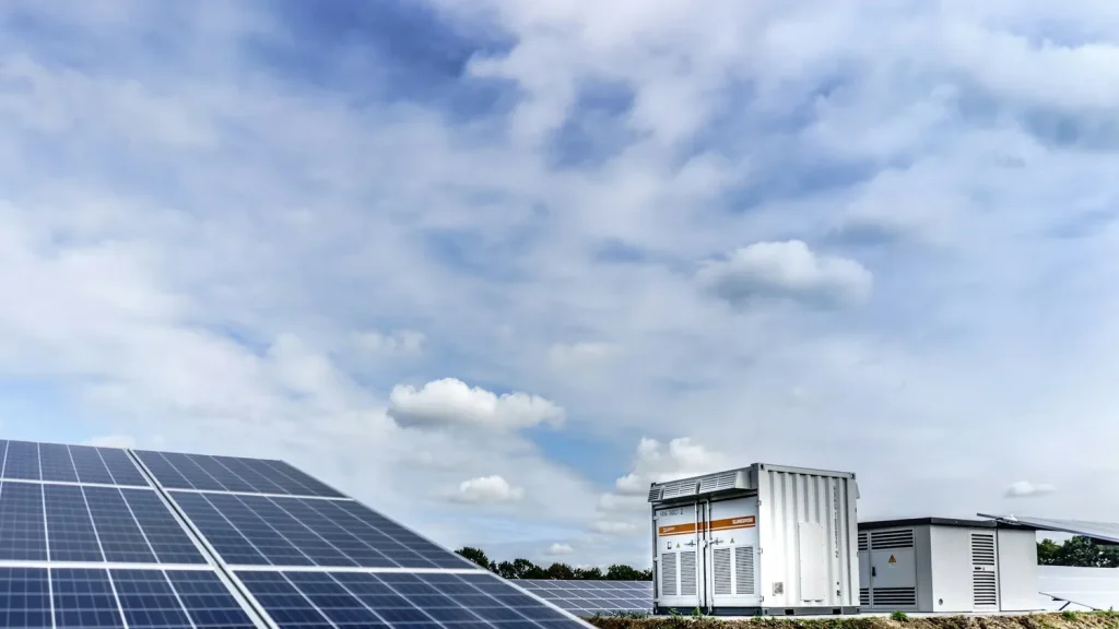 EnergyDock - aktualność: Rynek magazynów energii przed latem: dostępność, finansowanie i terminy montażu