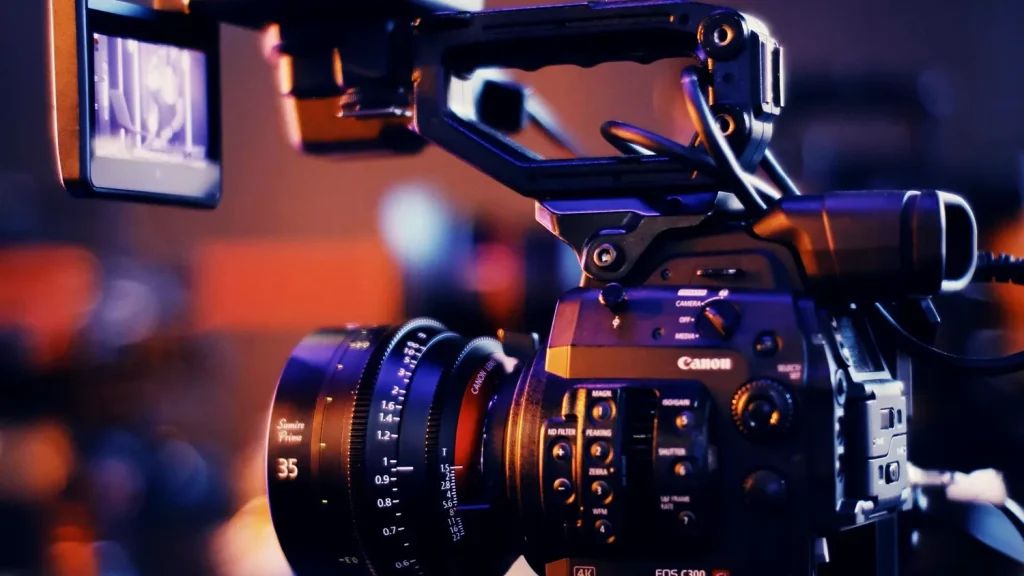 Mobilny zestaw zasilania solarnego dla ekip filmowych: jak dobrać stację i panele?