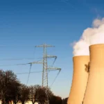Arbitraż cenowy magazynem energii — tabela wyników symulacji 12 miesięcy na danych RCE