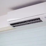 Klimatyzacja zasilana z fotowoltaiki i magazynu energii — bilans kWh w upalny dzień