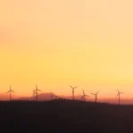 Rok Ministerstwa Energii: dokumenty ustaw obok rachunku za prąd, licznika i domowego magazynu energii