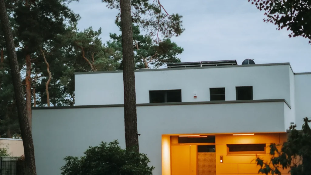 Ile wytrzyma magazyn energii 10 kWh podczas blackoutu - dom zasilany z baterii przy braku prądu w sieci